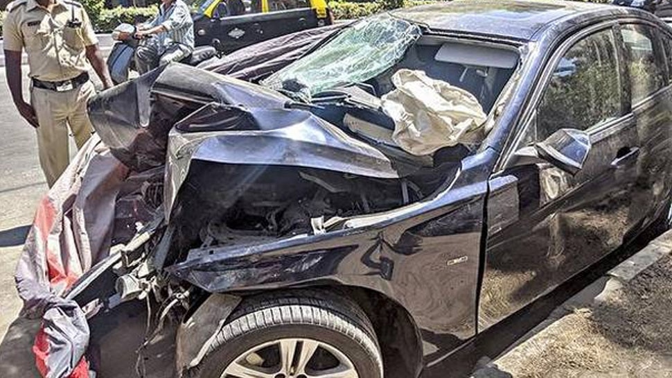 तेज रफ्तार  BMW कार डिवाइडर से टकराई, RSS के हरियाणा प्रांत संघ चालक के बेटे समेत 2 की मौत