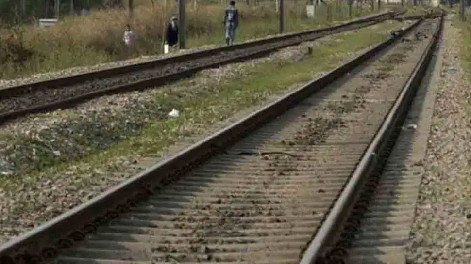 Kota में दादा-दादी ने ट्रेन के सामने कूदकर दी जान, वजह जान कर होगी हैरानी