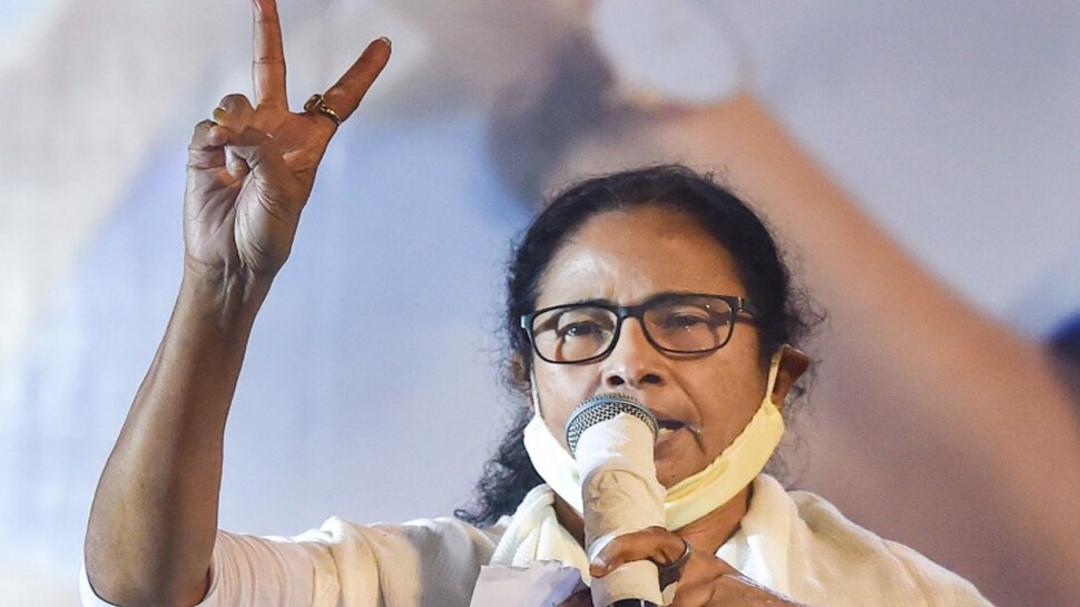 जीत के बाद दीदी ने BJP पर दागे शब्दों के तीर, पूछा, ‘200 सीट के दावे के बाद क्या अब मुंह दिखा पाएगी पार्टी’?