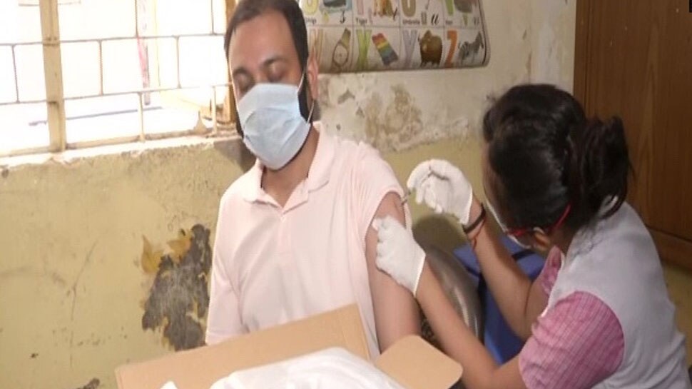 Delhi में आज से 18+ वालों के लिए Corona Vaccination शुरू, 76 स्कूलों  में बनाए गए हैं सेंटर