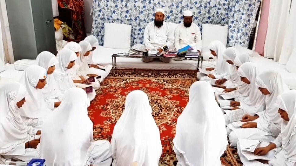 'आपदा देख हाथ मिलाकर आगे आए'