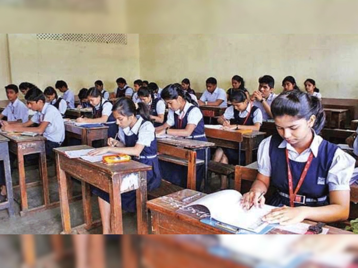 UP Board Exam 2021: कब होगी 10वीं और 12वीं की परीक्षा? स्टूडेंट्स कर रहे हैं रद्द करने की मांग
