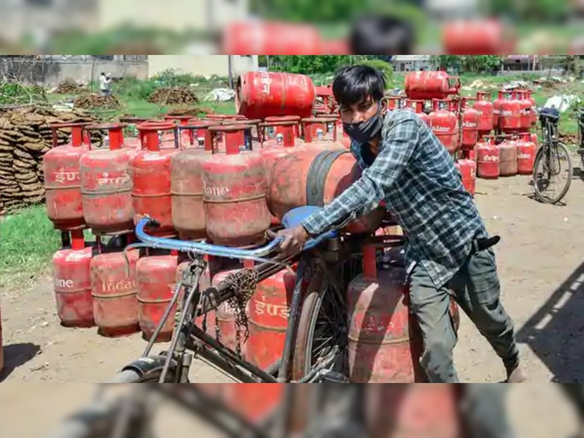 LPG Offers: रसोई गैस सिलेंडर पर मिल रही है 800 रुपये तक छूट!, 31 मई तक ऐसे उठा सकते हैं फायदा 