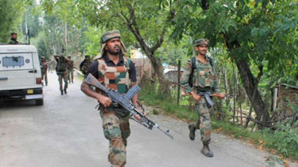 Jammu Kashmir: सिक्योरिटी फोर्सेज ने ढेर किए तीन आतंकी, एक ने किया सरेंडर