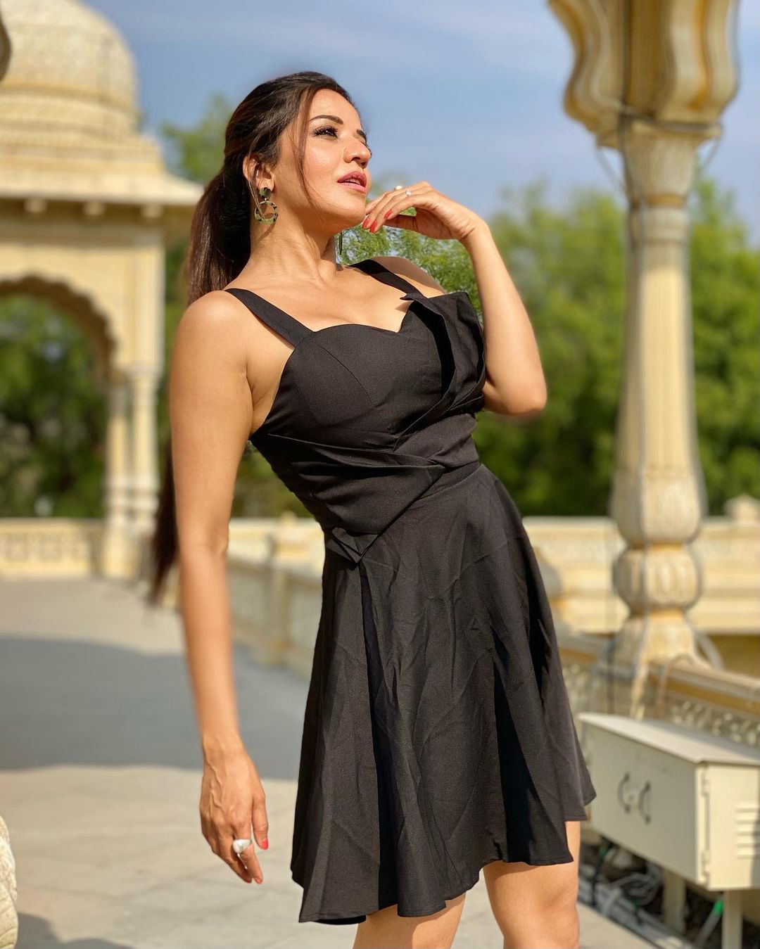 मेकअप में किया ये एक्सपेरिमेंट Monalisa pics