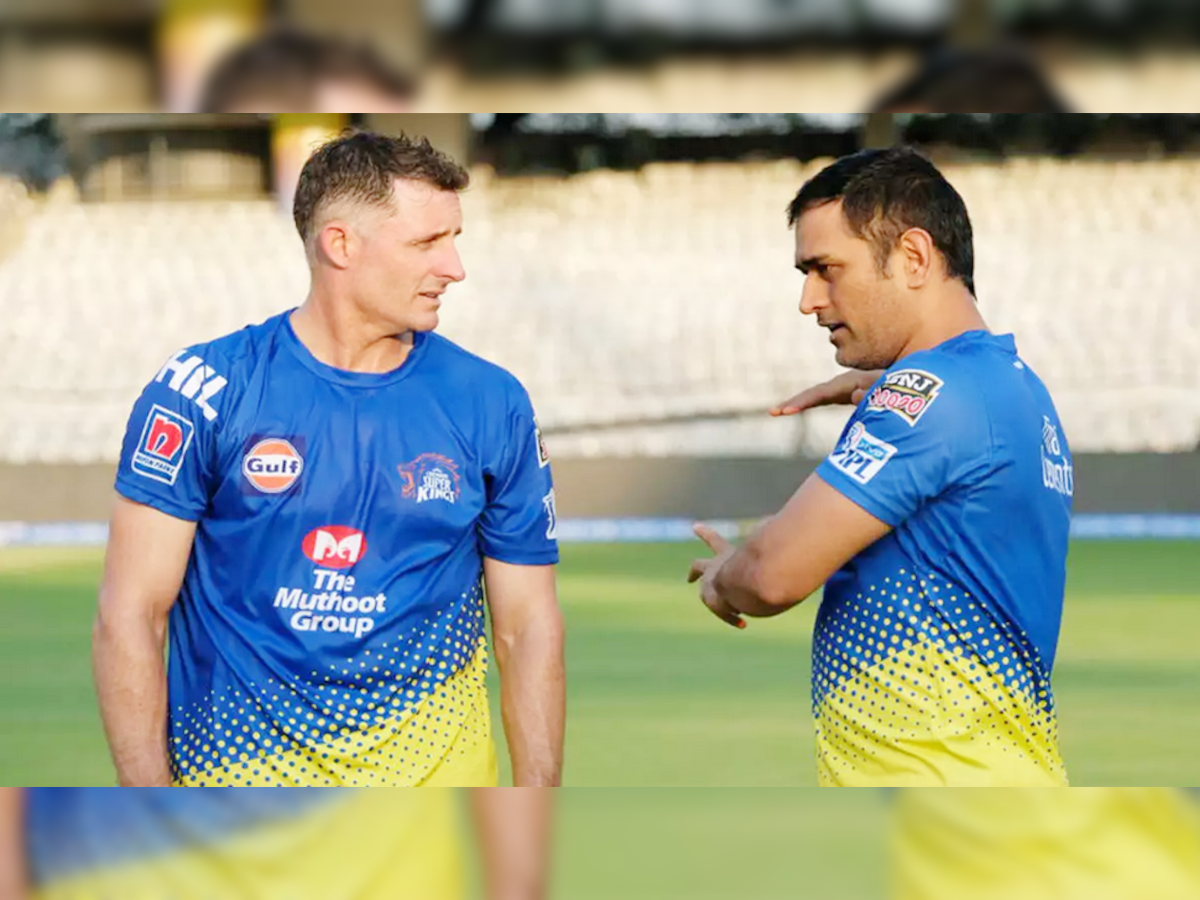 Michael Hussey and MS Dhoni 