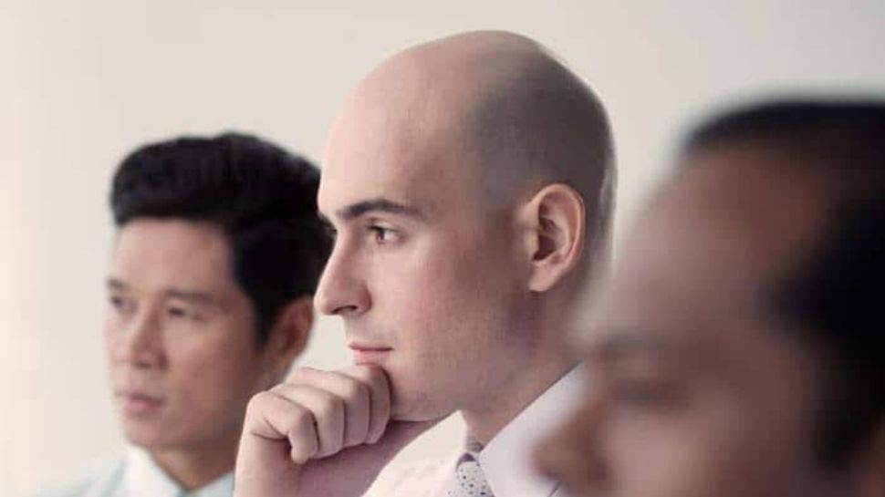 गंजेपन के शिकार लोगों में कोरोना का खतरा ज्यादा Bald men are up to 2.5 TIMES more likely to suffer severe COVID-19