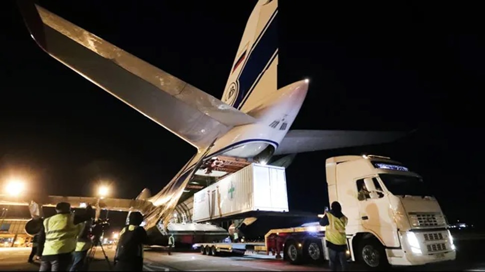 Fight Against Corona: दुनिया के सबसे बड़े Cargo Plane ने मदद का सामान लेकर India के लिए भरी उड़ान