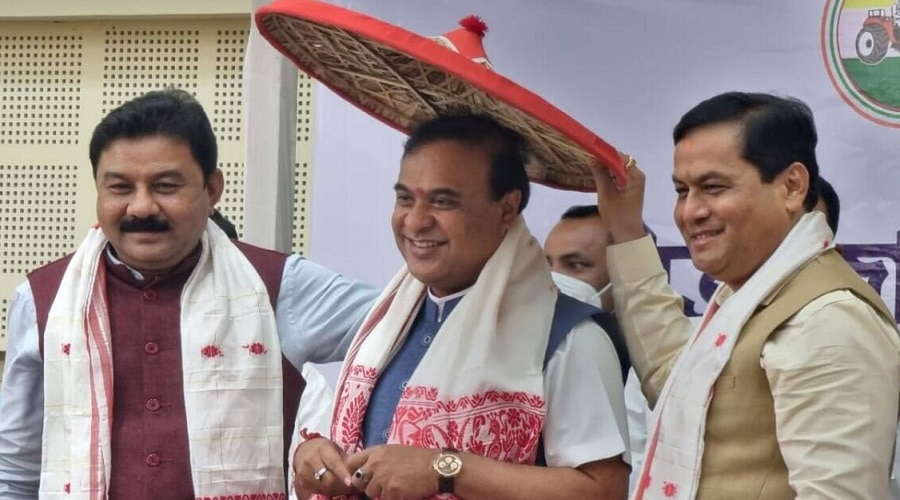 Assam: हेमंत बिस्वा सरमा ने पेश किया सरकार बनाने का दावा, कल होगा शपथ ग्रहण समारोह