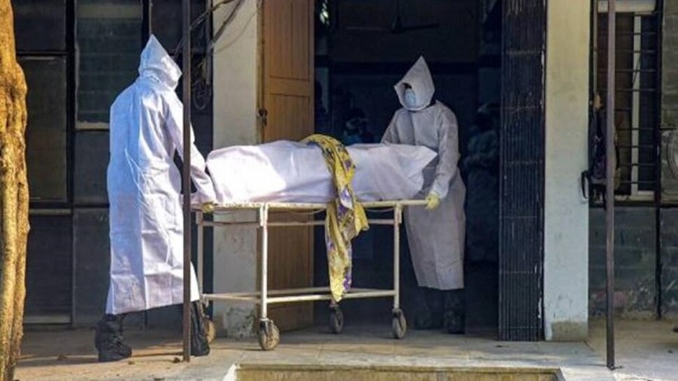 कोरोना की तीसरी लहर आएगी या नहीं? विशेषज्ञों ने कही बड़ी बात, बचाव का तरीका भी बताया