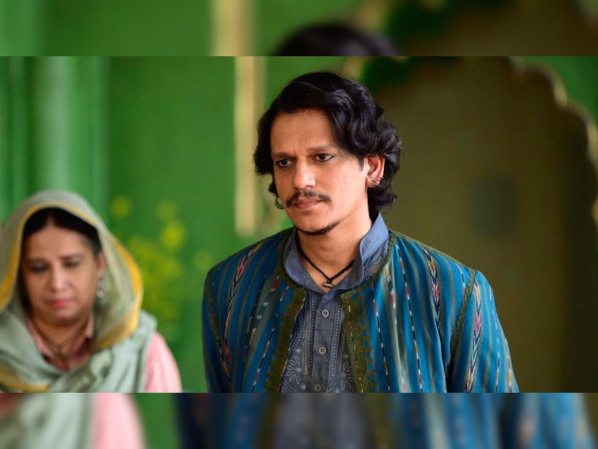 Gully Boy Fame Actor Vijay Varma Introducing Fans with His New Wife(01)