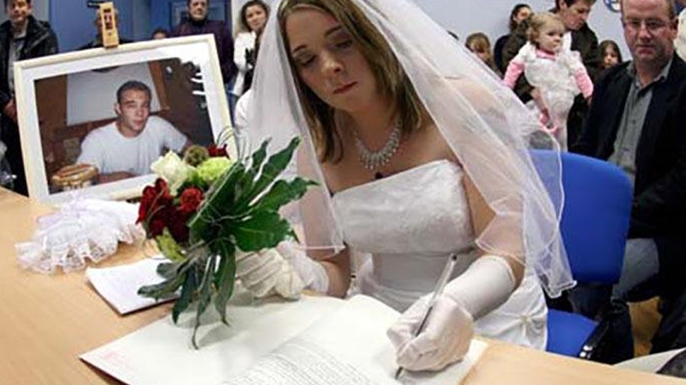 मरे हुए लोगों से शादी करने के लिए अनुमति Permission to marry dead people
