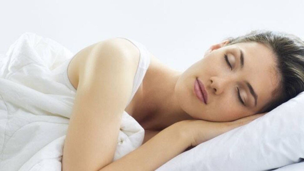 क्या हेल्दी रहने के लिए रोज 8 घंटे की नींद जरूरी है? 8 hours sleep daily