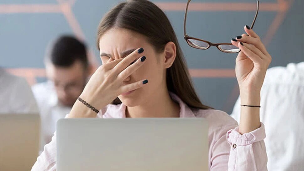 क्या कम रोशनी में पढ़ने से आंखें खराब हो जाती हैं? eye damage in dim light