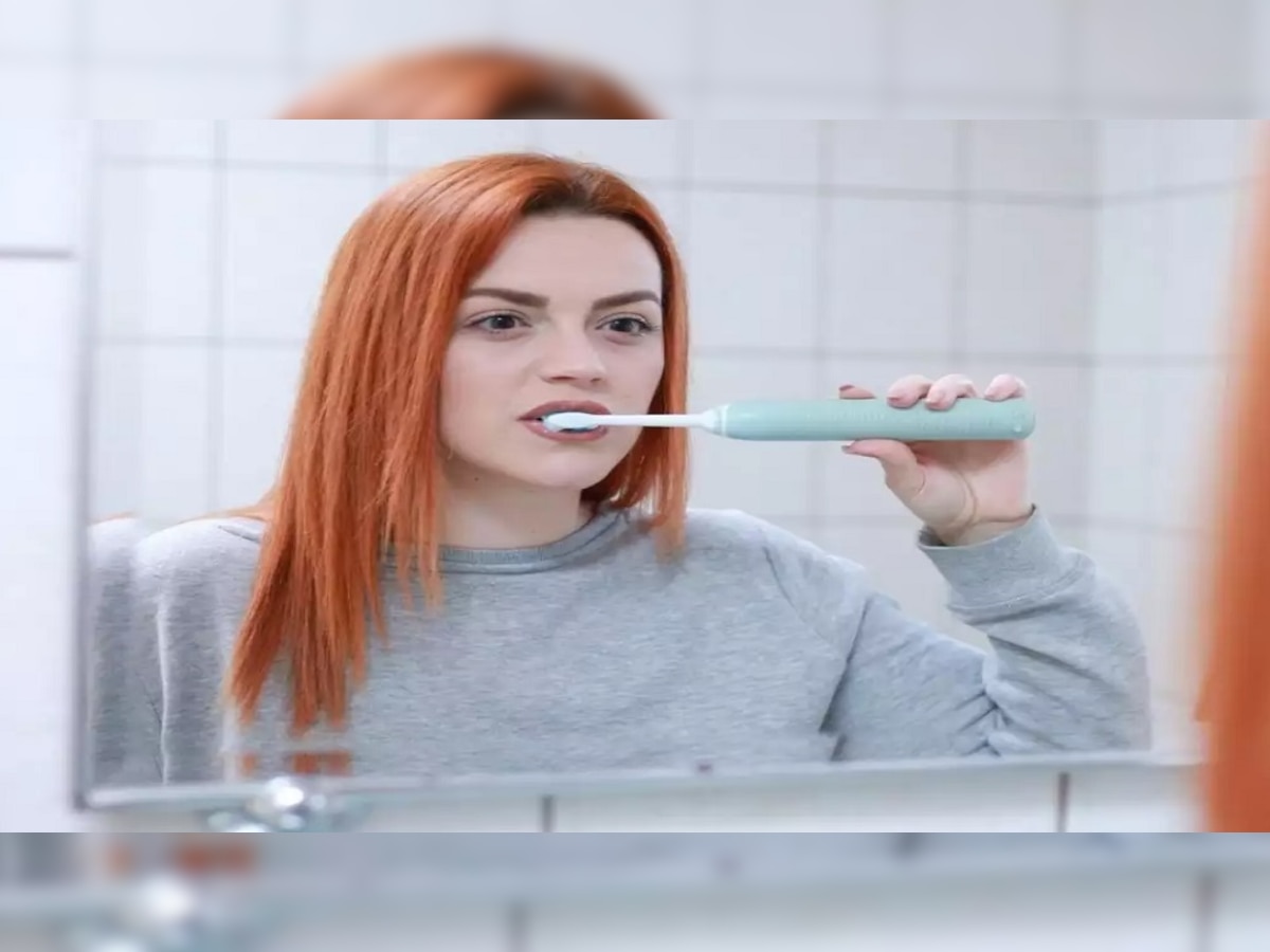 कोरोना से ठीक होते ही तुरंत फेंक दें अपना पुराना टूथब्रश-टंग क्लीनर, खबर नजरअंदाज करना पड़ सकता है भारी