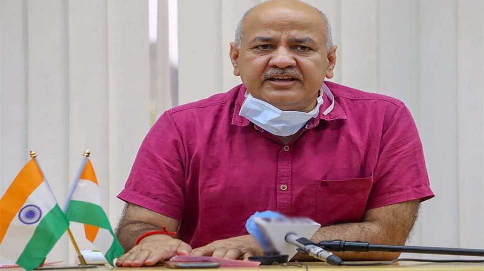 दिल्ली में Corona Vaccine की कमी पर Manish Sisodia का आरोप, कहा- सिर्फ केंद्र के निर्देश पर कंपनी दे रही टीका