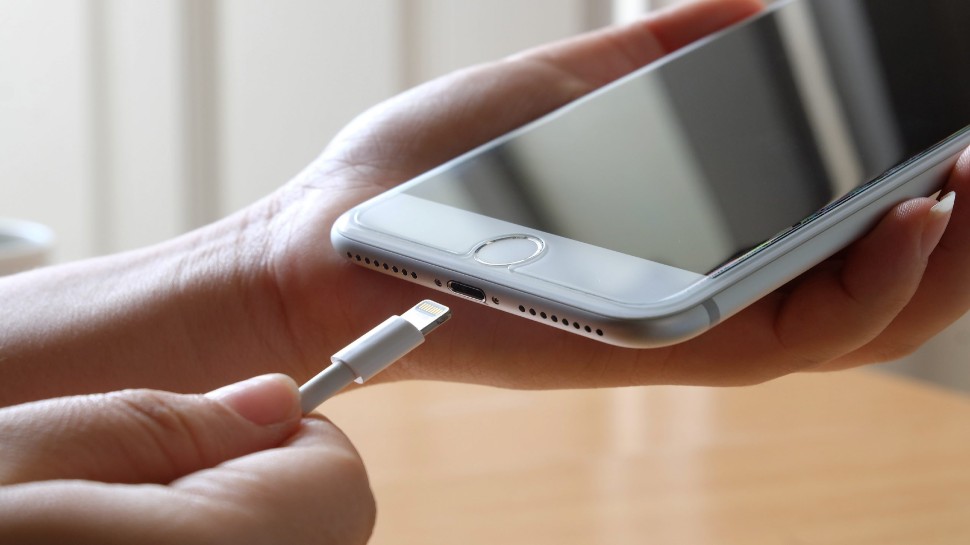 ओरिजिनल चार्जर का इस्तेमाल करें charge with original charger