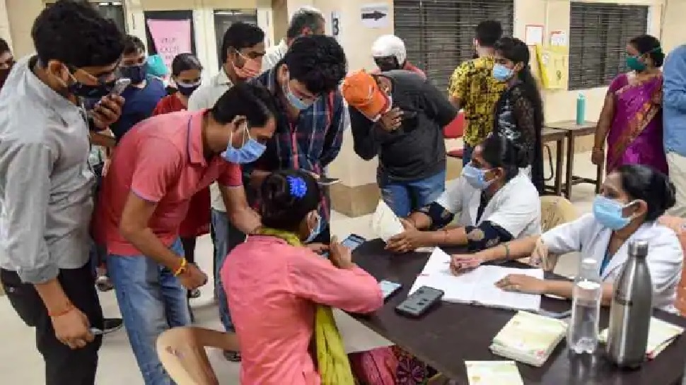 टीकाकरण केंद्रों पर भीड़ से बचें Avoid crowd at vaccination centres