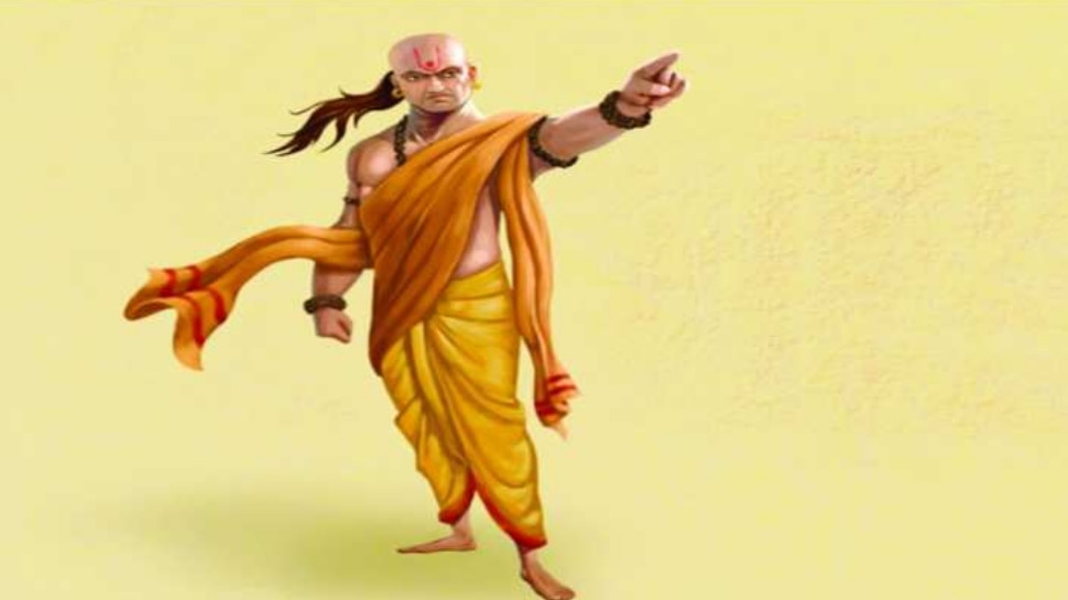 Chanakya Niti: जानें क्या है व्यक्ति के जीवन का सबसे बड़ा डर, जो इंसान को पल-पल मारता है