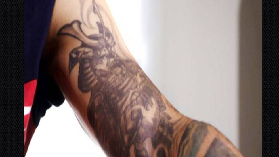 Virat Kohli New Tattoo : विराटच्या नव्या टॅटूचा अर्थ काय? गोंदवायला १४ तास  लागले!-virat kohli new tattoo virat kohli tattoo artist reveals the meaning  of his new tattoo virat kohli new tattoo
