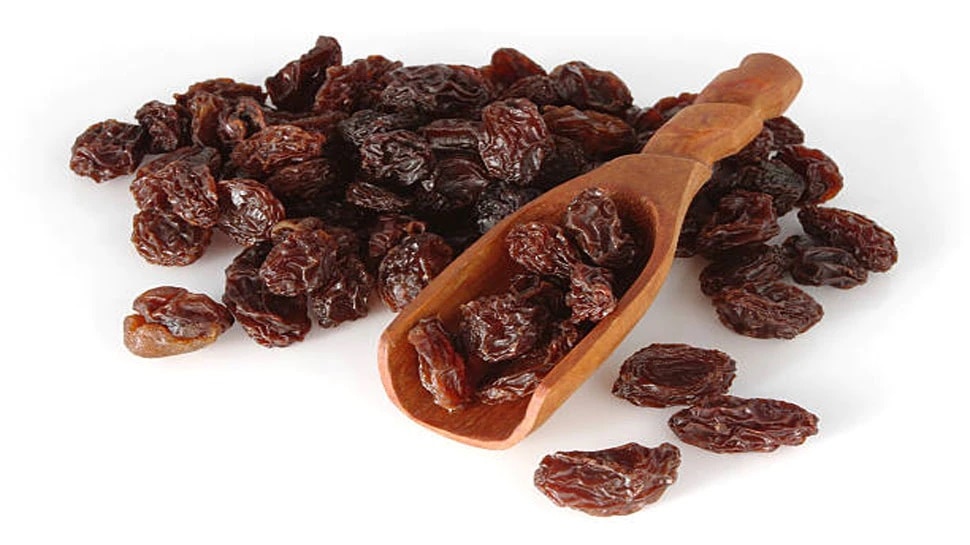 raisins dry grapes munakka can treat many diseases know munakka amazing  benefits for men and women dry grapes to boost sex power pcup | एक गिलास  दूध में उबाल लें 5 से