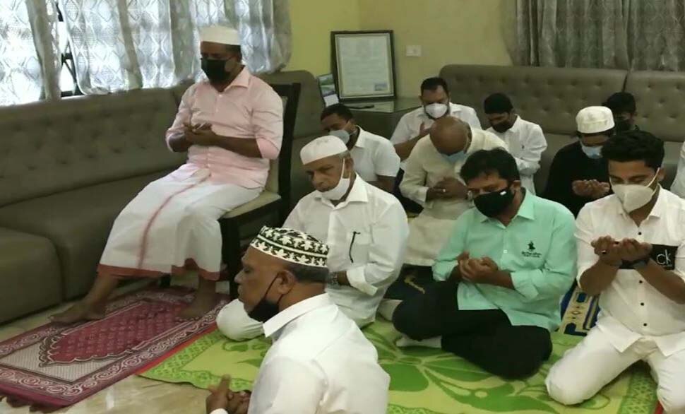 केरल और कर्नाटक में लॉकडाउन  के दरमियान  ईद उल फितर, घरों पर अदा की गई नमाज़