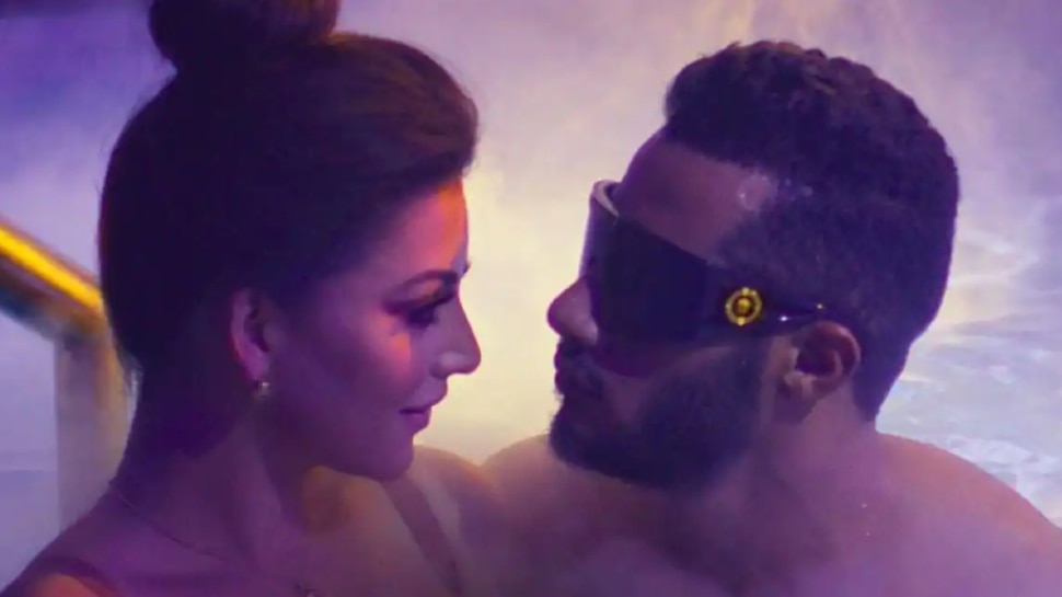 Versace Baby Release: इजिप्ट के सुपरस्टार Mohamed Ramadan के साथ रोमांस करती नजर आईं Urvashi Rautela, आपने देखा वीडियो?