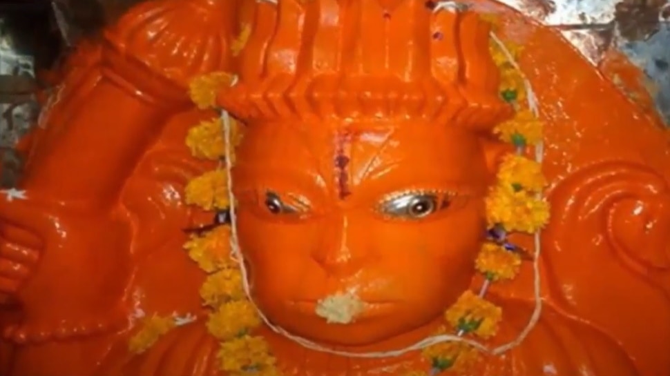 Hanuman Temple: इस अद्भुत हनुमान मंदिर में एक दिन में 3 बार बदलता है प्रतिमा का स्वरूप, जानें क्या है इसका कारण