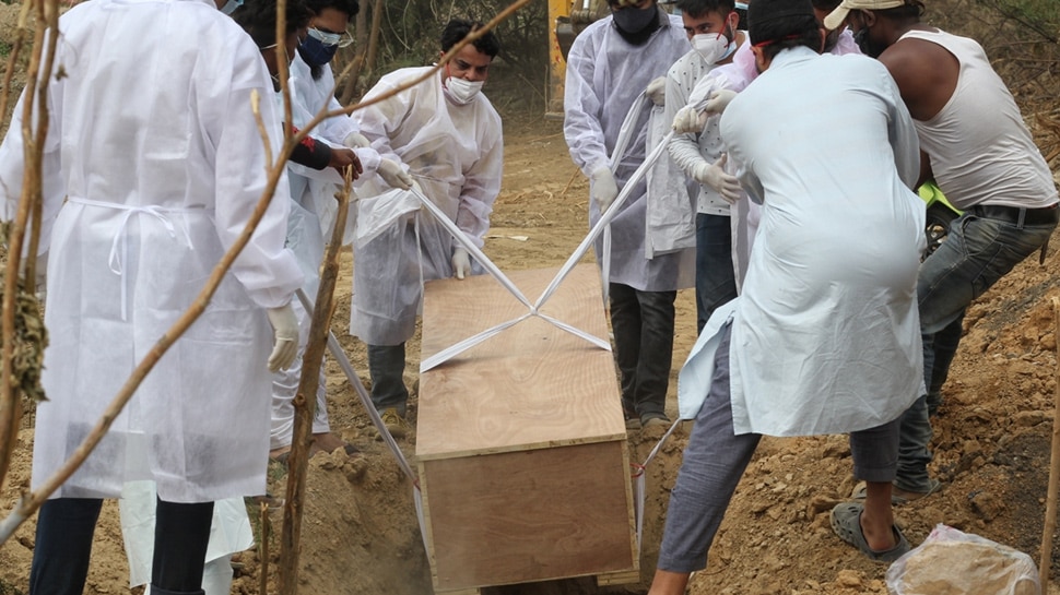 बलिया-गाजीपुर के बाद अब Chandauli में मिलीं आधा दर्जन से अधिक बहती हुई लाशें, पुलिस दफनाने में जुटी