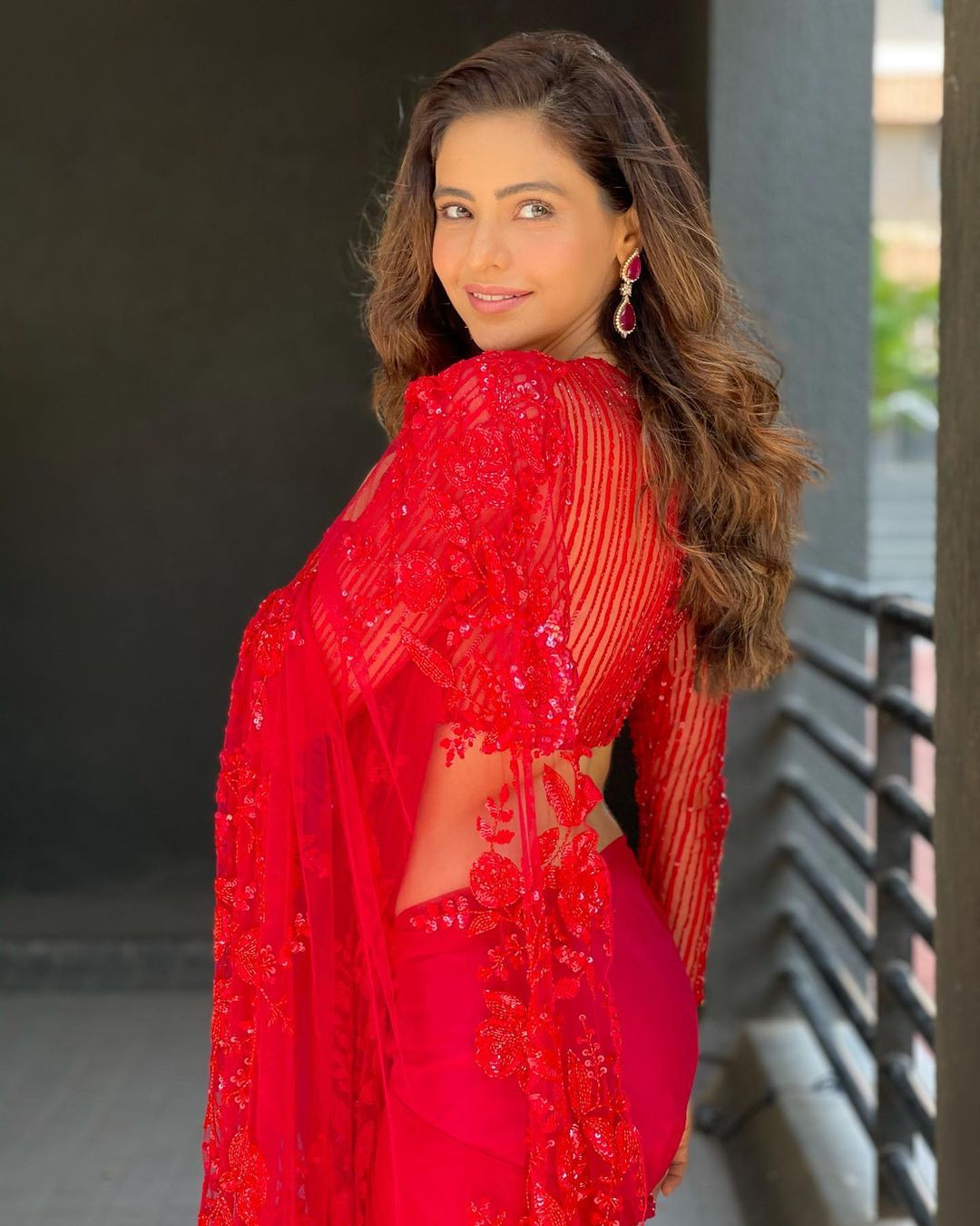 लोगों ने किए ऐसे कमेंट Aamna Sharif Sari Look