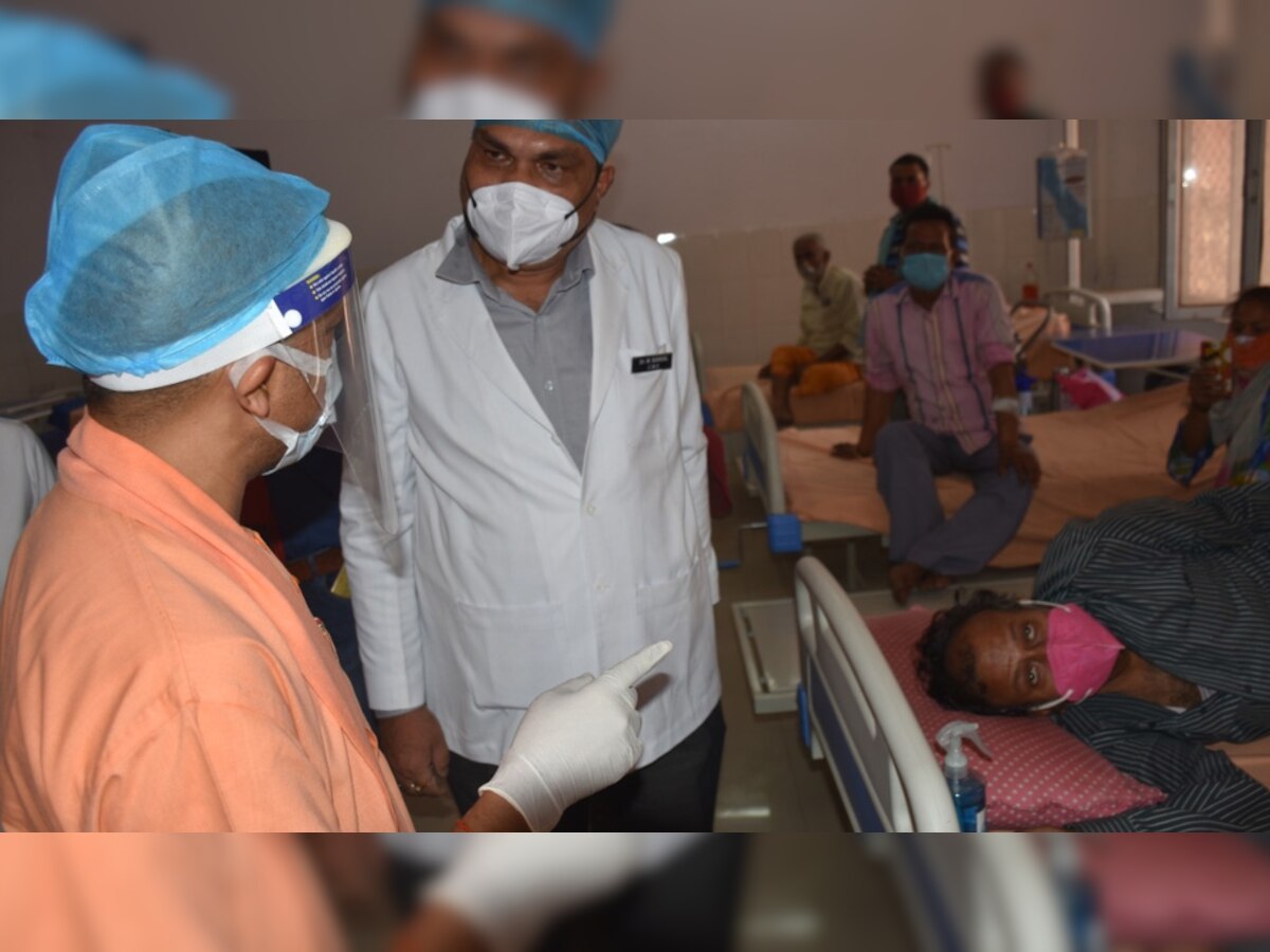 जिला अस्पताल में निरीक्षण के दौरान मुख्यमंत्री ने मरीजों व उनके तीमारदारों से बात कर मदद का भरोसा दिलाया. 