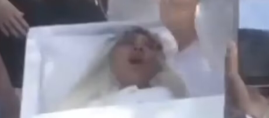Lady wants to know, who will join my funeral चार कंधों की थी फिक्र