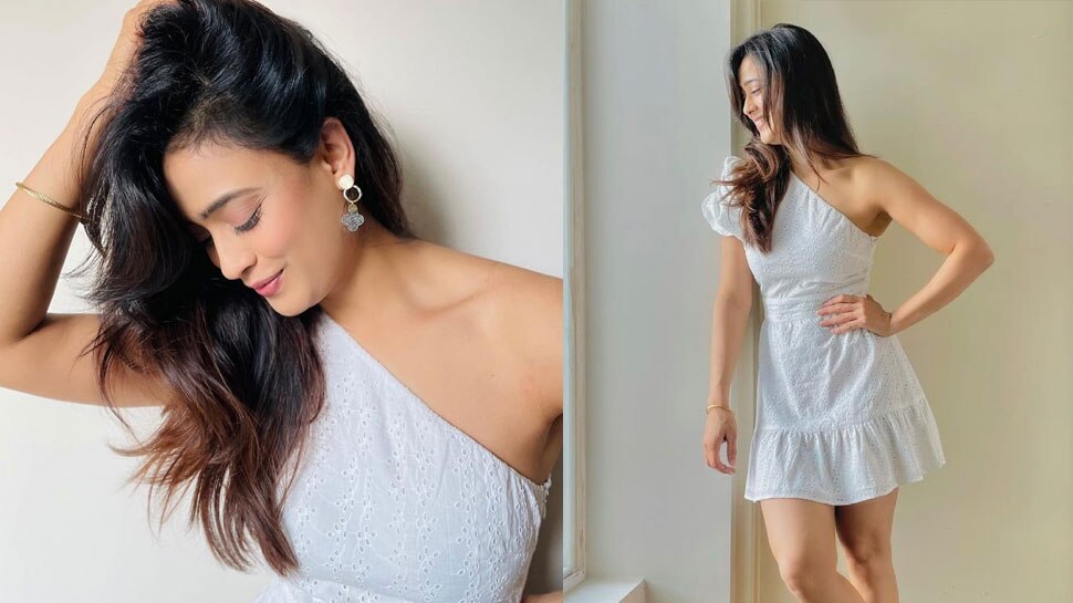 Shweta Tiwari in Short dress