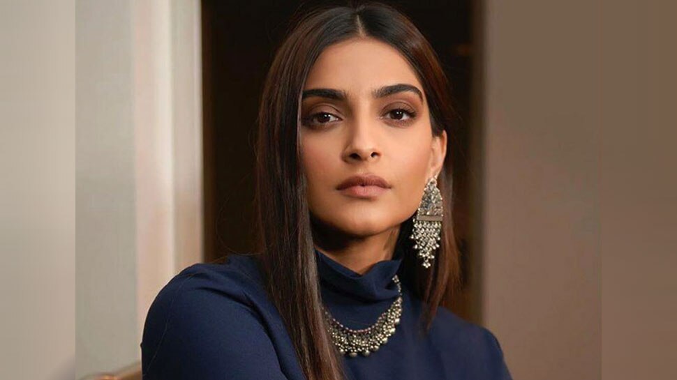 Sonam Kapoor से ट्रोल ने कहा, पोस्ट करने के कितने पैसे मिले? एक्ट्रेस ने की बोलती बंद