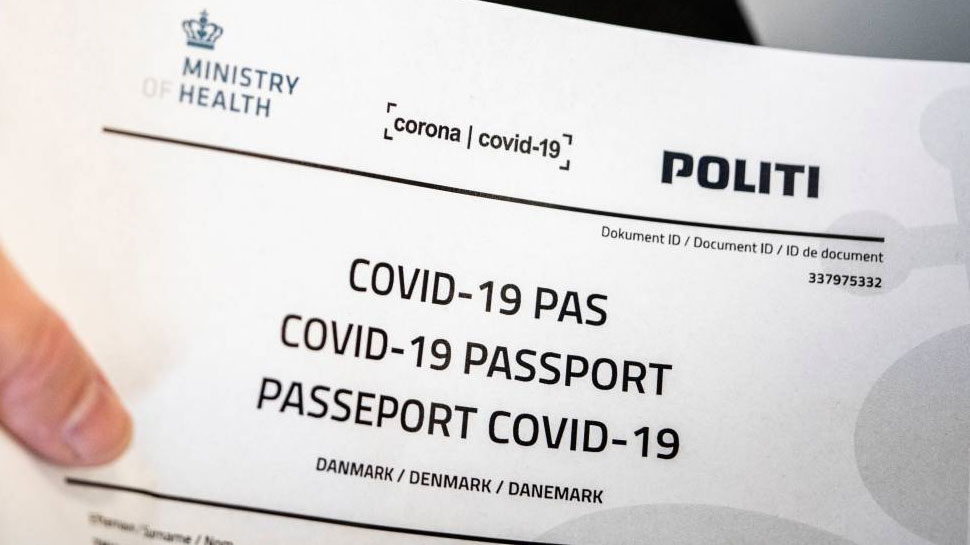 vaccine passports debate, canadians and esraelies yes, uk people says no, mix  reactions on covid-19 shield | वैश्विक चर्चा के केंद्र में है 'Vaccine  Passports', जानिए क्या है एक्सपर्ट्स की राय |