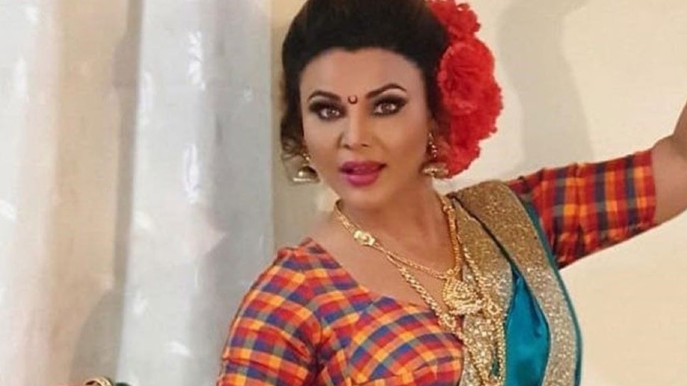 बीच सड़क ईद मना रही लड़कियों को डांटने लगीं Rakhi Sawant, ये थी वजह