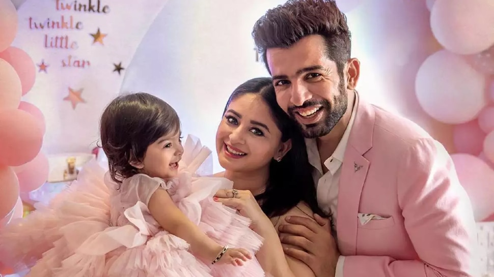 बीच सड़क बेटी को छोड़कर भागे Mahhi Vij और Jay Bhanushali, वायरल हो रहा वीडियो