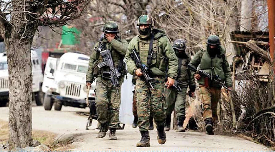 श्रीनगर में सुरक्षा बालों और आतंकियों के बीच मुठभेड़, दो आतंकवादी ढेर
