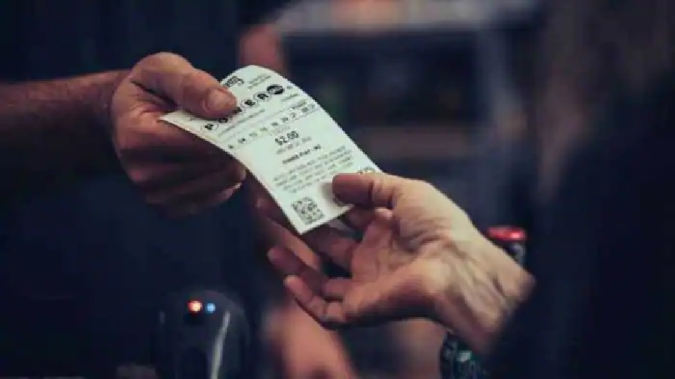 California में महिला ने lottery में जीते 190 करोड़ रुपये, लेकिन लॉन्‍ड्री में धो दी टिकट