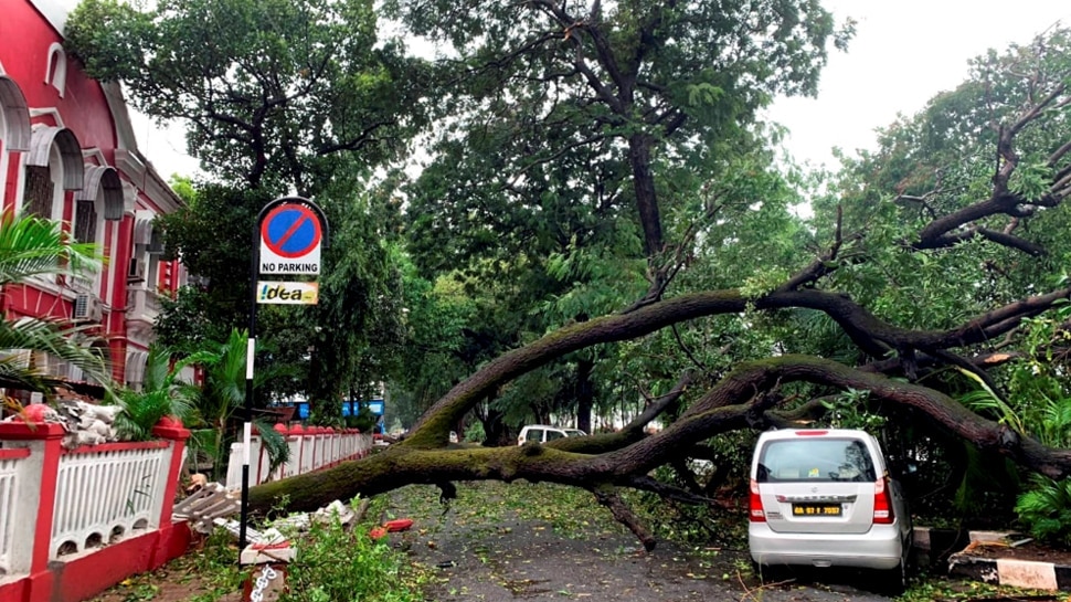 Cyclone Tauktae: मुंबई से निकला 'तौकते', गोवा में मचाई तबाही, गुजरात में हाई अलर्ट