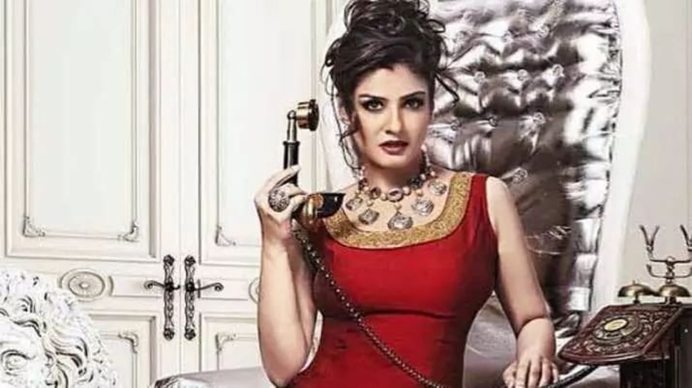 अपनी लाल लिपस्टिक को मिस कर रही हैं Raveena Tandon, दिलकश अंदाज में शेयर कीं फोटोज