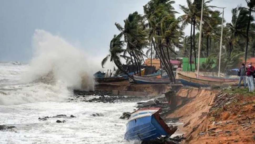 गुजरात के साहिली इलाकों तक पहुंचा Cyclone Tauktae, अगले चंद घंटे बेहद अहम