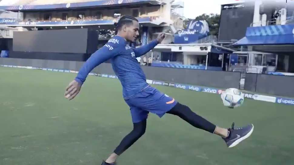 Rahul Chahar ने दिखाई Football से बाजीगरी, जानिए हवा में कितनी बार उछाला गेंद