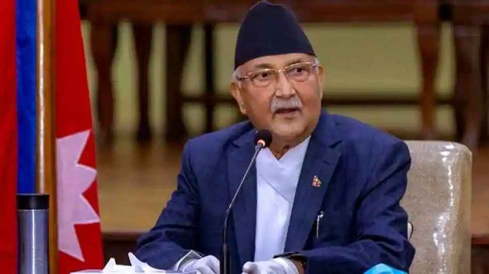 'China प्रेमी' Oli के Nepal का PM बनते ही शुरू हुईं Dragon की हरकतें, भूमि कब्जाने के लिए Border Pillars हटाए