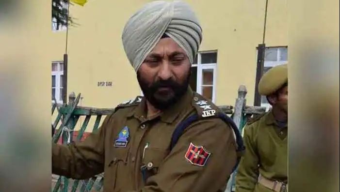 J&K पुलिस ऑफिसर देविंदर सिंह नौकरी से बर्खास्त, टेरर केस में हुए थे गिरफ़्तार