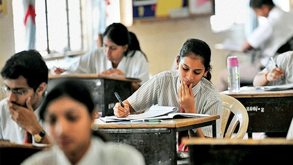 UP Board: क्या बिना परीक्षा पास होंगे 10वीं के 29 लाख स्टूडेंट्स, जानें कब हो सकता है फैसला