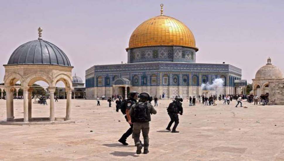 Al-Aqsa Mosque: जुमे की नमाज़ के बाद फ़िलिस्तीनियों और इज़राइली सिक्योरिटी फोर्सेज के बीच झड़प