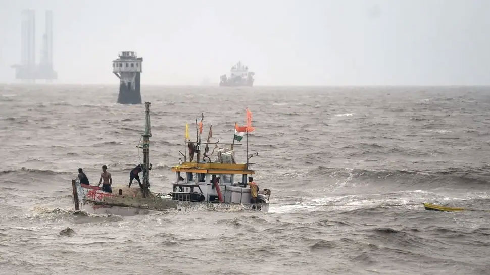 Cyclone ‘Yaas’: ओडिशा के 14 जिलों में अलर्ट, Navy और कोस्ट गार्ड से तैयार रहने की अपील