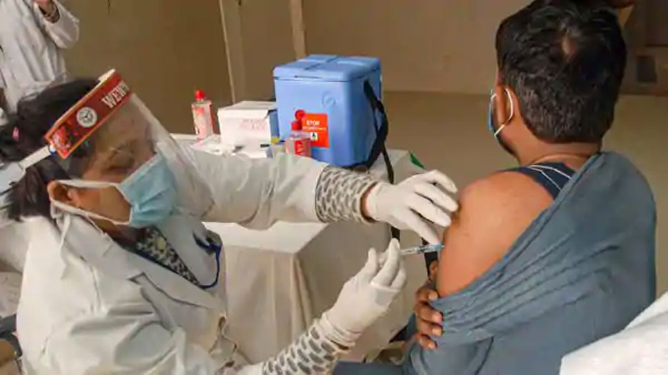 Covid Vaccination की धीमी रफ्तार ने बढ़ाई चिंता, लगातार चौथे दिन लगे 15 लाख से कम टीके