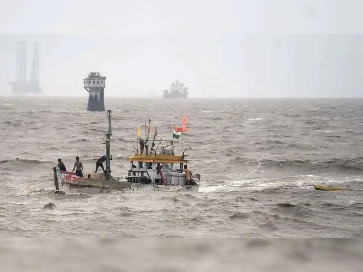 Cyclone ‘Yaas': ଶନିବାର ନେବ ଝଡ଼ର ରୂପ, ମୁକାବିଲ ପାଇଁ Indian Navy-Coast Guard 